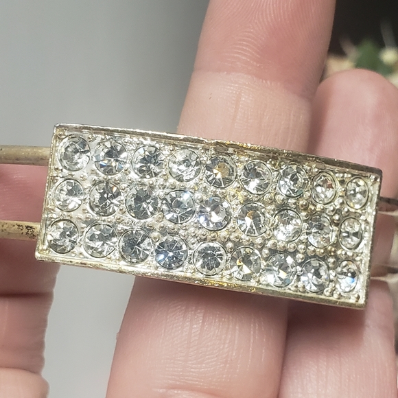 Elegant Crystal Vintage Style Hinge Bracelet - Picture 3 of 8